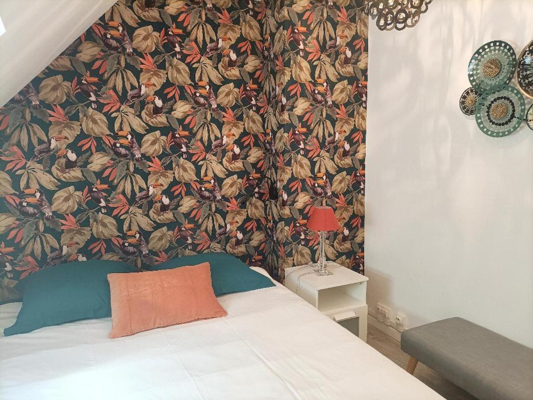 Apartment 100 M De La