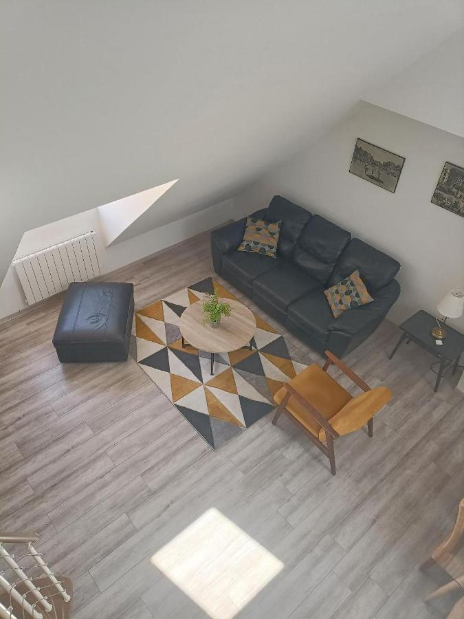Apartment 100 M De La